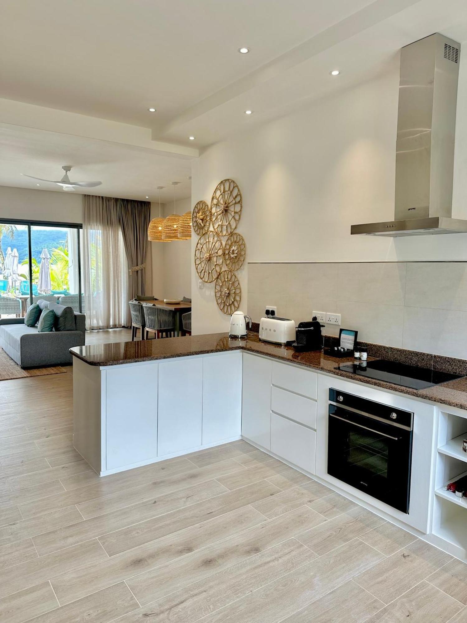Pineapple Beach Villas Baie Lazare  Экстерьер фото