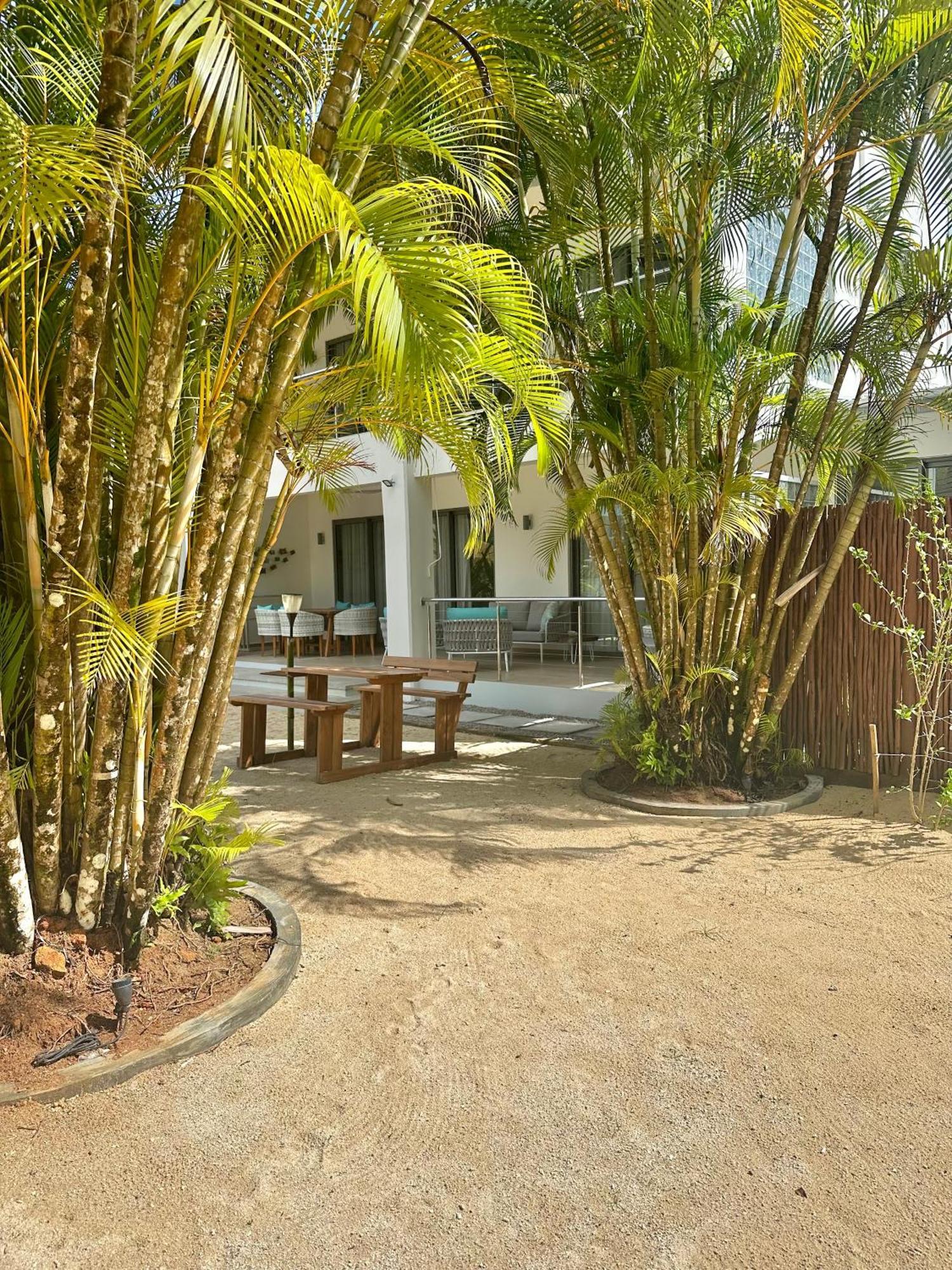 Pineapple Beach Villas Baie Lazare  Экстерьер фото