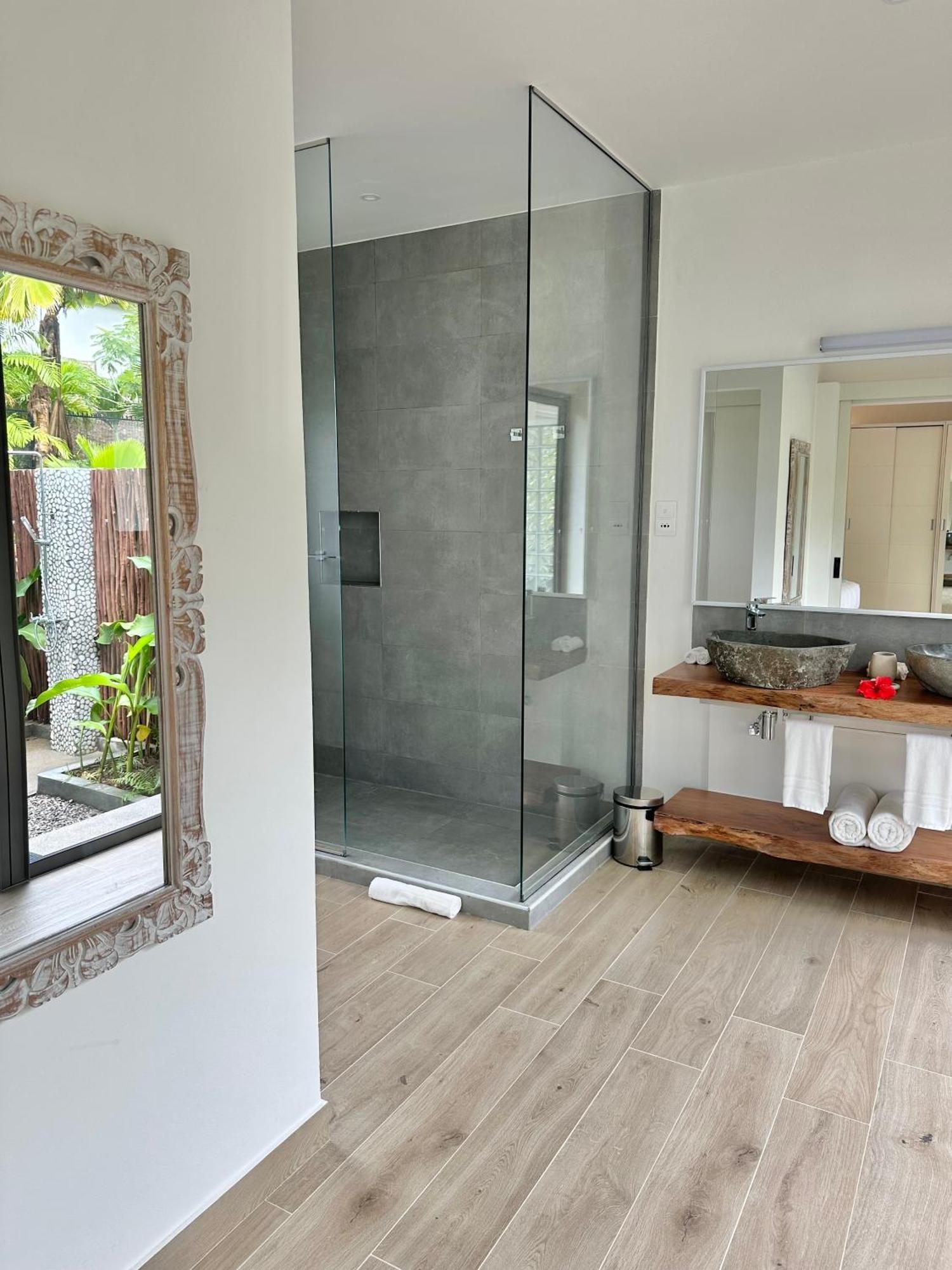 Pineapple Beach Villas Baie Lazare  Экстерьер фото